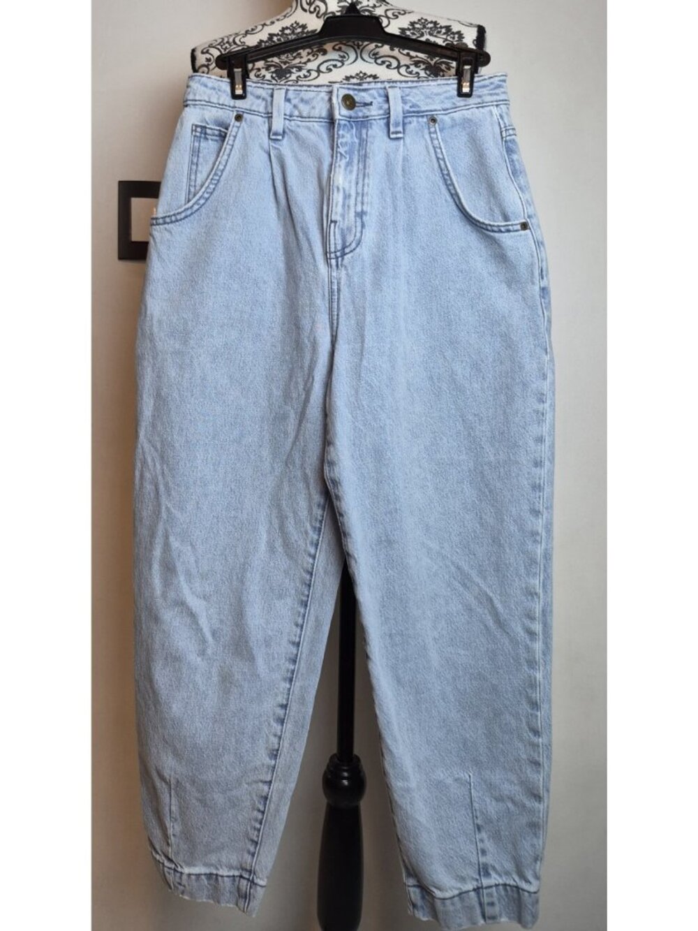 Gianni Bini Women's Jeans Size 25 Light Wash Pleated Tapered Balloon Leg